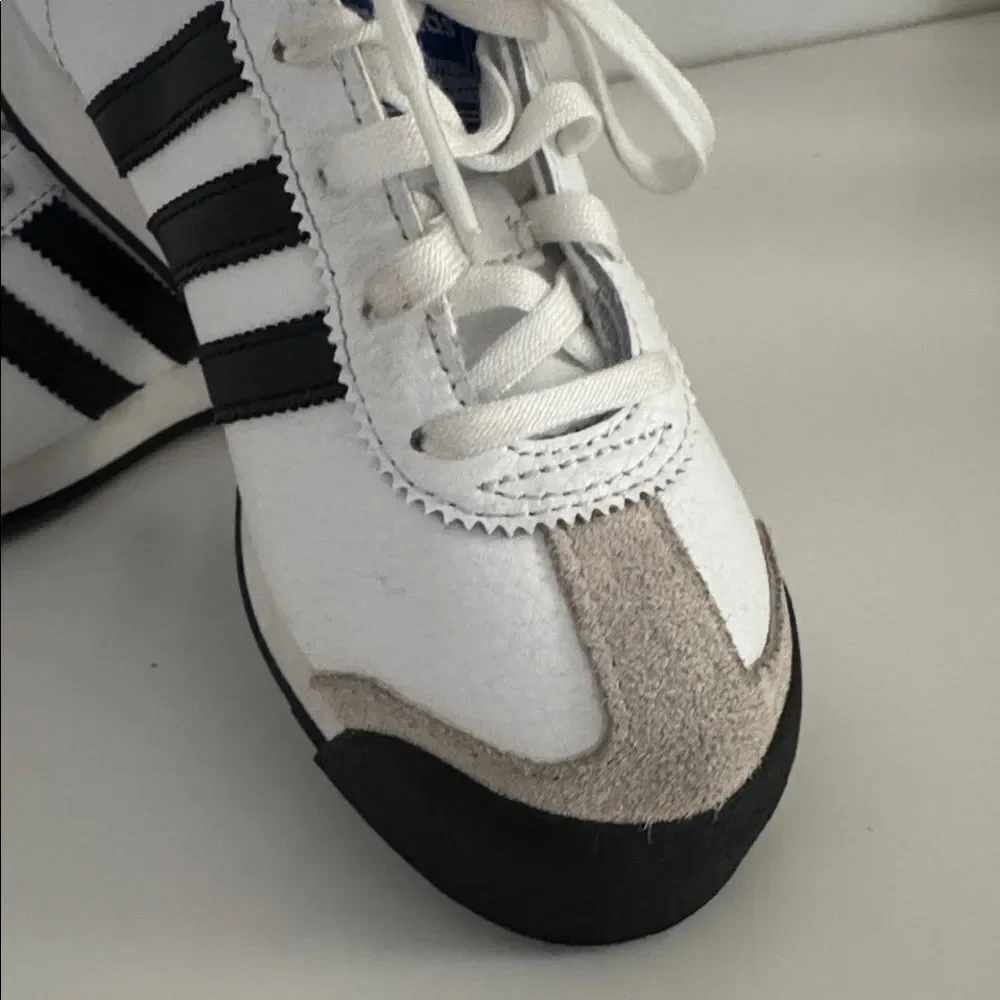 adidas Samoa  Kids Sneakers White and Black EUC